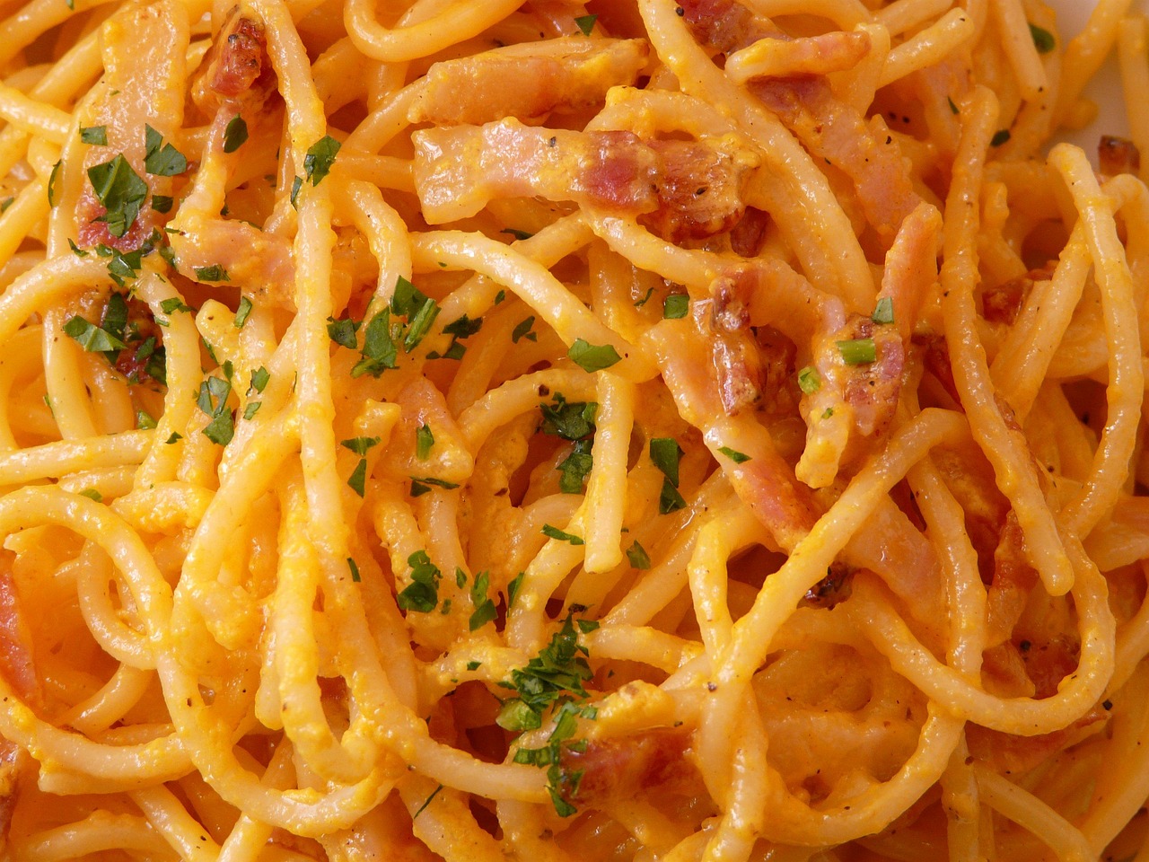 Espaguetis a la carbonara fáciles